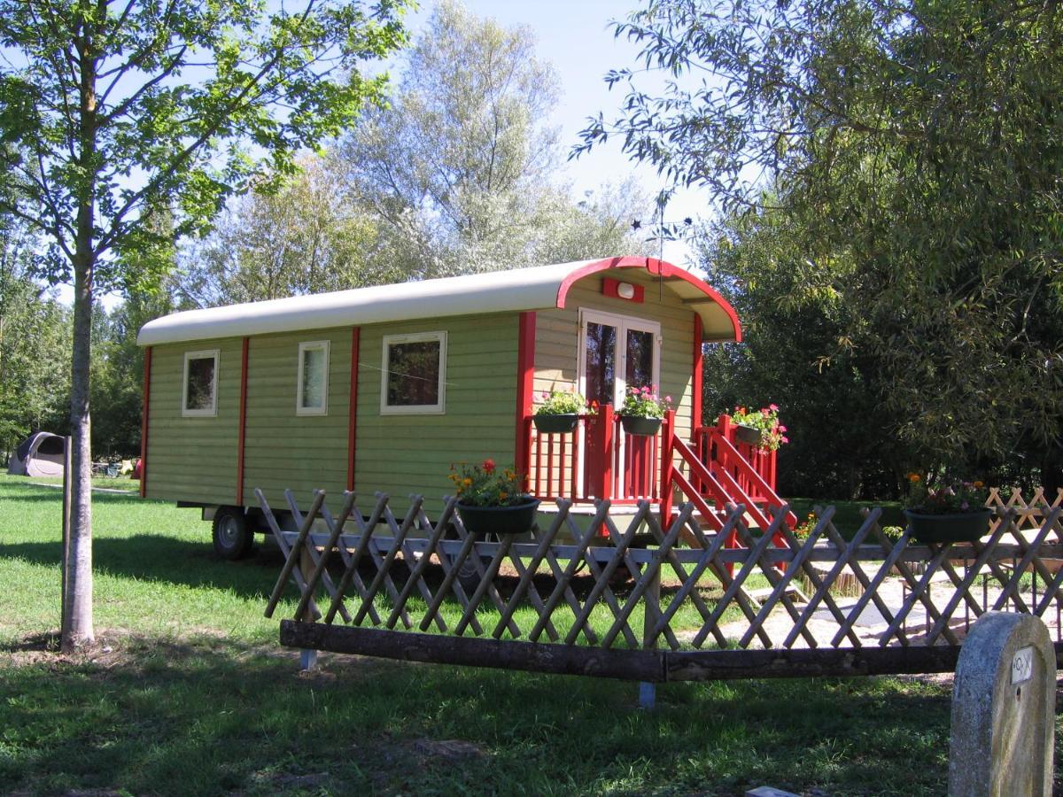 Camping Belle Riviere Chaniers Exterior photo