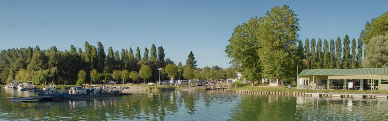 Camping Belle Riviere Chaniers Exterior photo