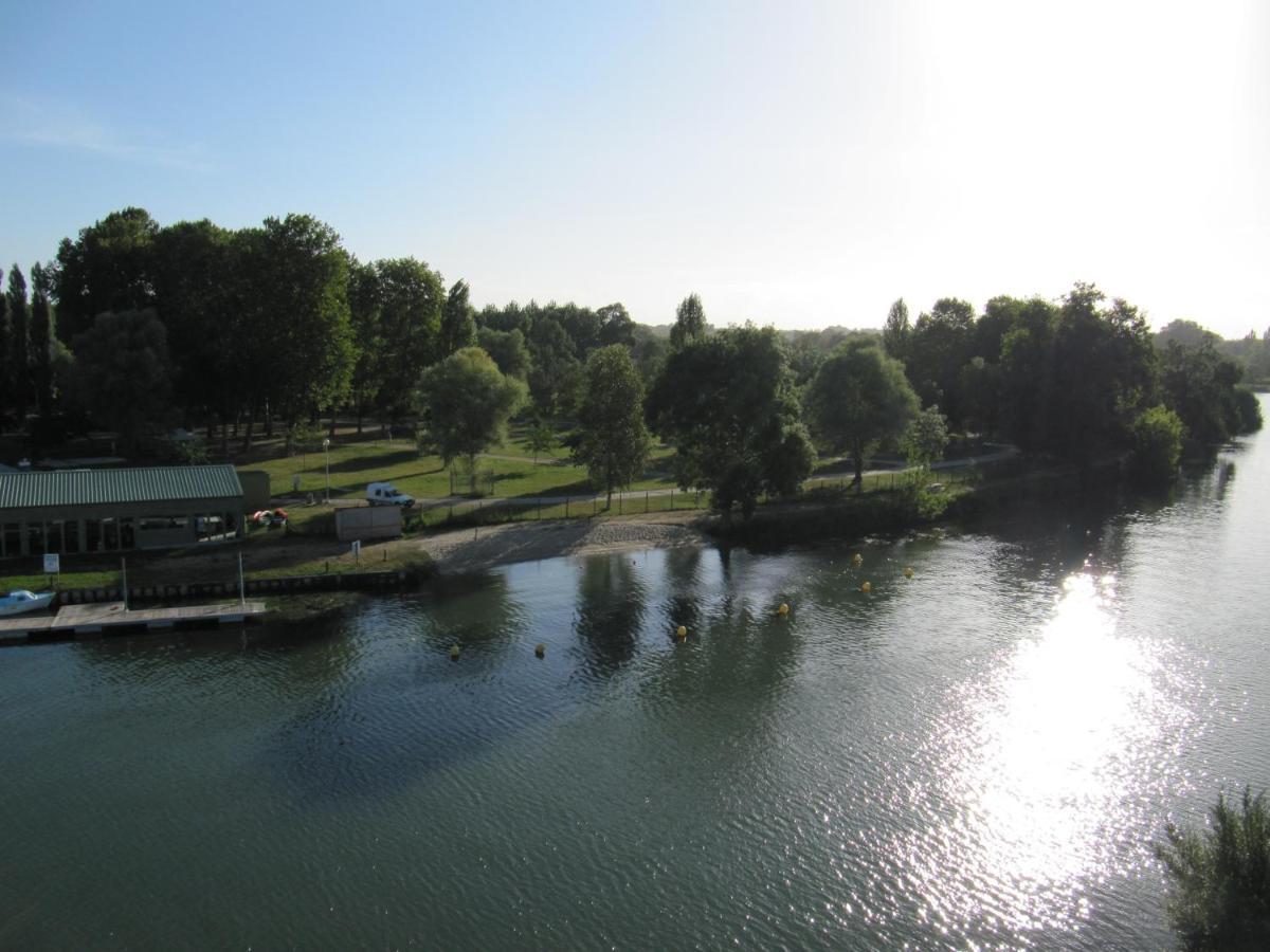 Camping Belle Riviere Chaniers Exterior photo
