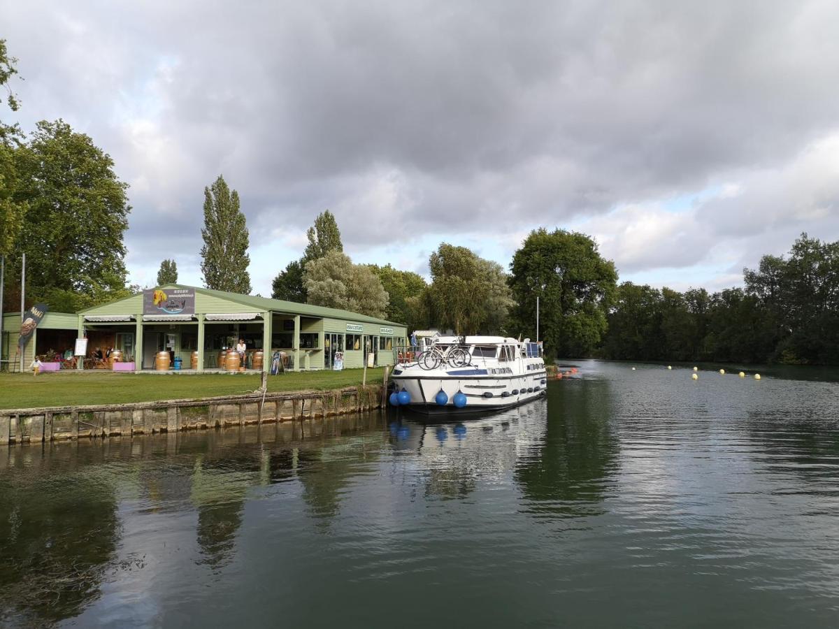 Camping Belle Riviere Chaniers Exterior photo