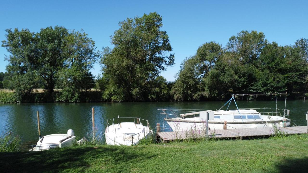 Camping Belle Riviere Chaniers Exterior photo
